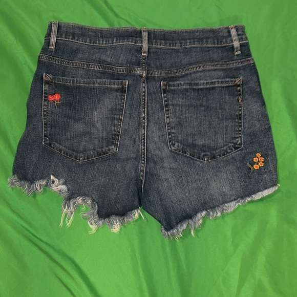 Express Embroidered Denim Shorts size 10 - Picture 5 of 9